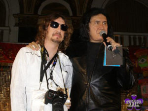 Gene Simmons with his fan on the stage